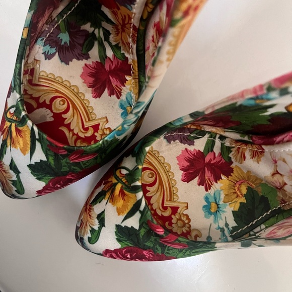 Dolce & Gabbana Red Floral Heels - Picture 6 of 8